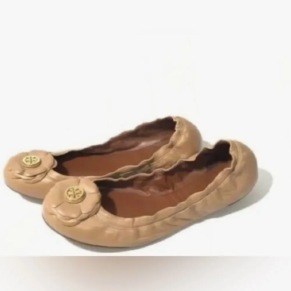 Tory Burch Shelby Camelia Flower Logo Flats size 5.